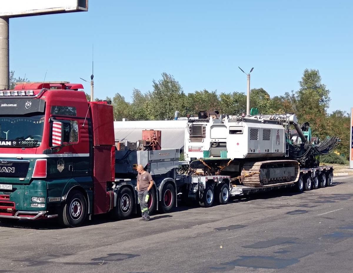 Перевезення великогабаритної техніки в Дніпрі: особливості та ретельна підготовка