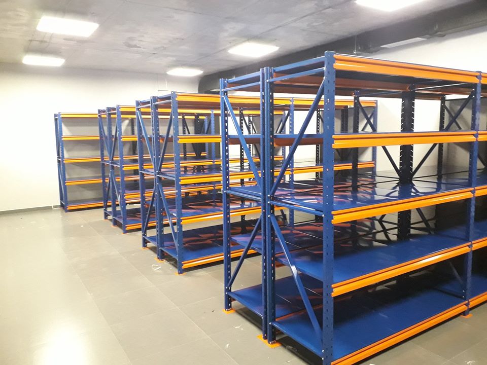 Металлические стеллажи для мастерской, склада и дома: как выбрать без лишних затрат