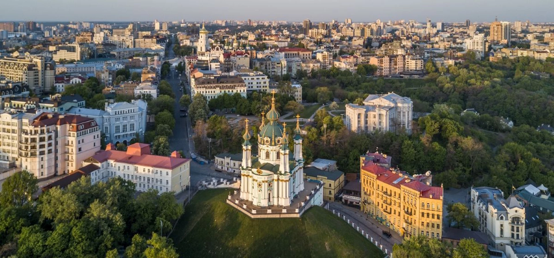 Пізнавальні тури для школярів з Києва: як обрати подорож, яка навчає і надихає